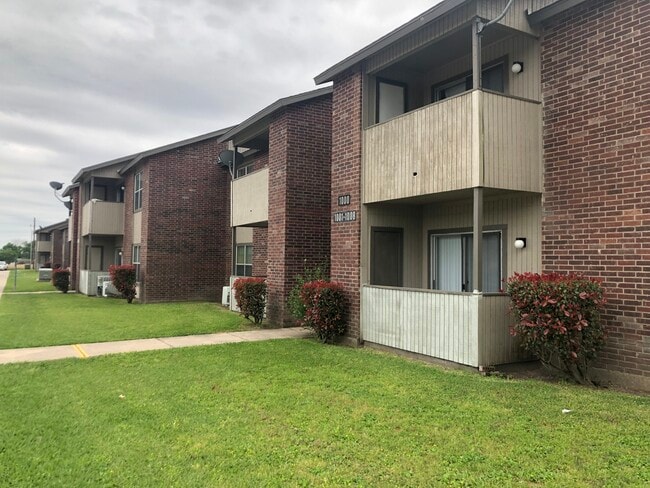 Photo - Lakeview Apartments Unit 1213