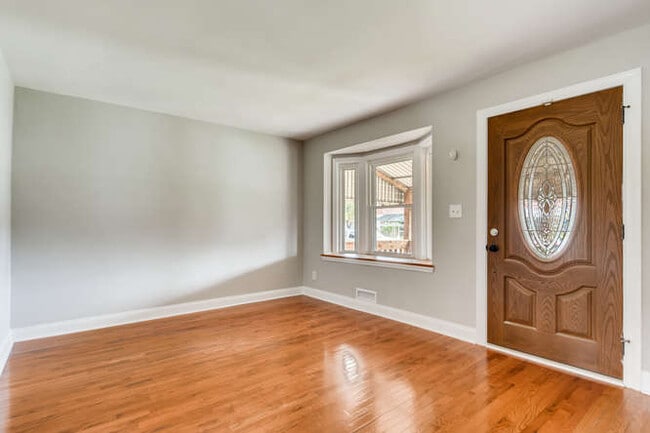 Photo - 902 Middlesex Rd