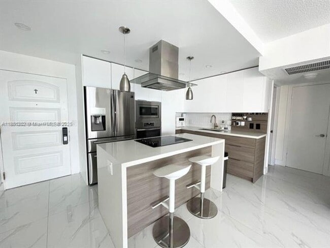 Building Photo - 11111 Biscayne Blvd Unit 11111 Biscayne  18H Rental