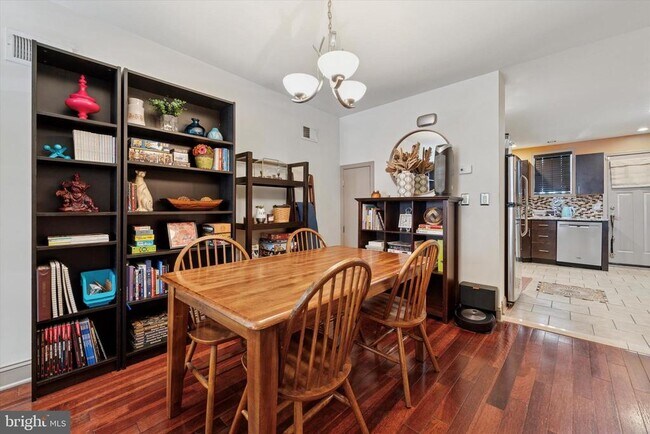 Photo - 2423 S Bancroft St Casa Adosada