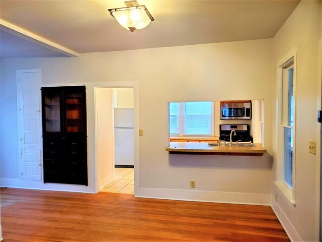 Photo - 102 E Washington St