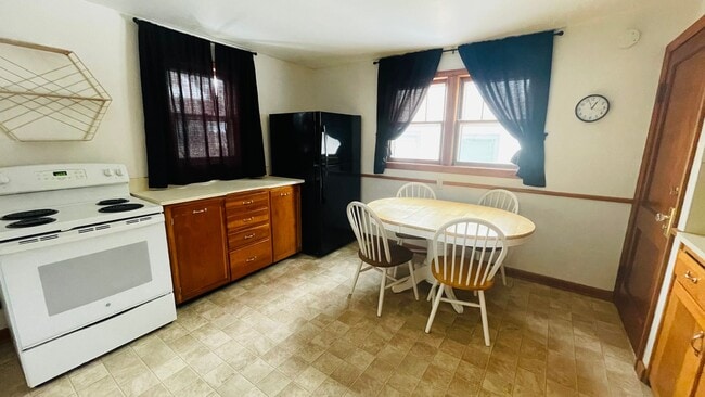 Photo - Beautiful 3 Bedroom 2 Bathroom House