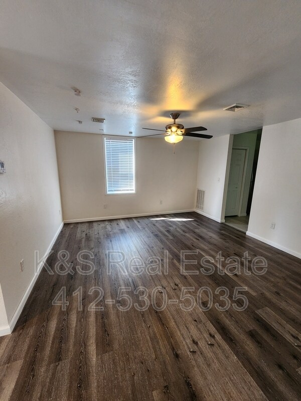 4701 Elm St