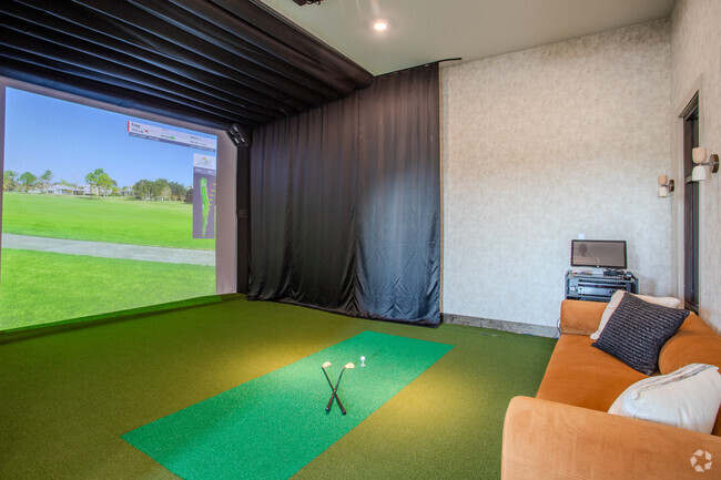 Golf Simulator - Middle Sound West Apartments