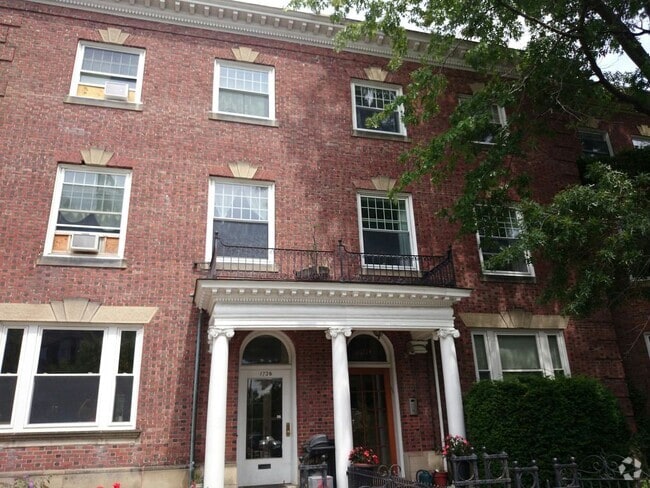Building Photo - 1726 Beacon St Rental