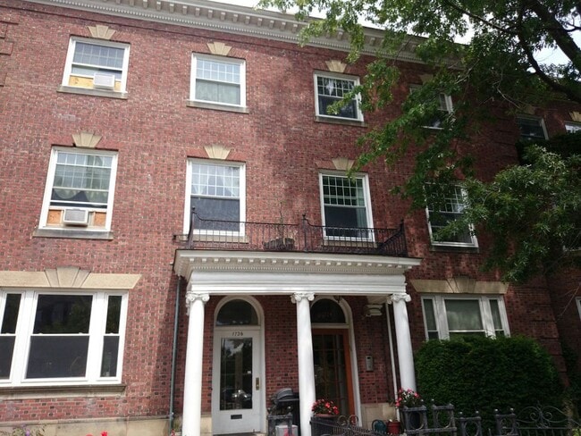 Building Photo - 1726 Beacon St Rental