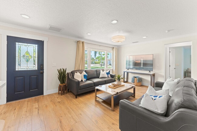 Building Photo - 931 S 4th St Unit ID1044467P