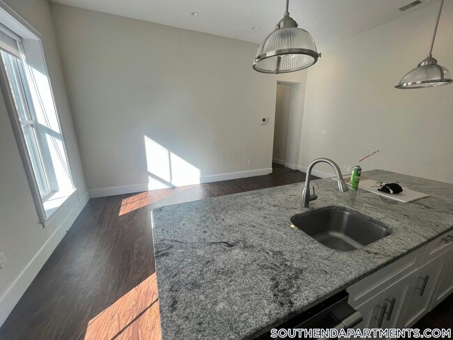 Building Photo - 1902 Washington St