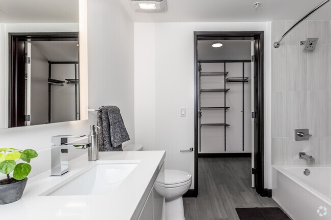 2BR, 2BA - 1039-1104 SF