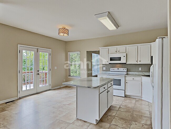 Photo - 147 Grove Ln S