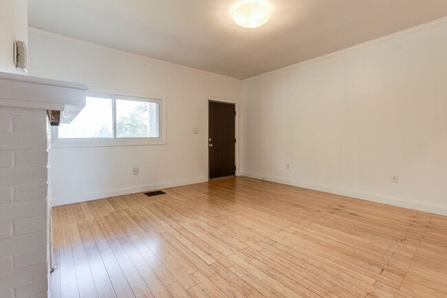 Photo - 2823 Cobden St Unit 1