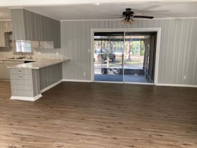 Photo - Charming 3BR Home with Modern Finishes & S...