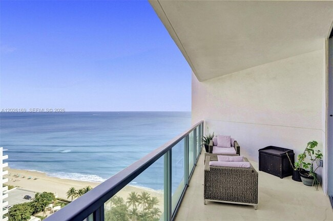 Building Photo - 3101 S Ocean Dr Unit 2005 (available June 18 )