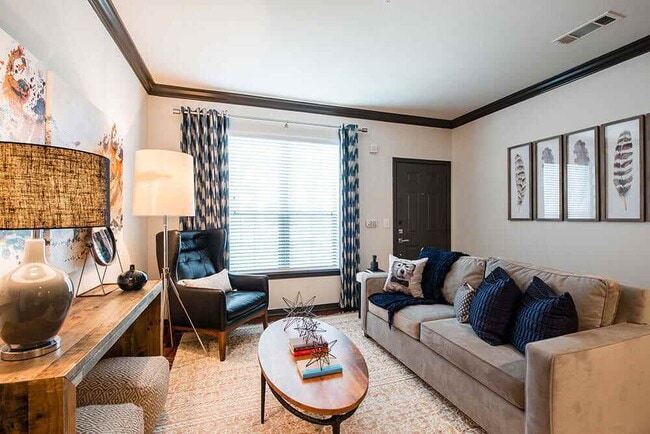 Photo - Move In & Save $500 + Get Fees Credited! Unidad CLL1
