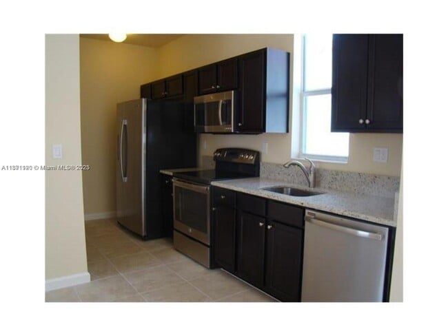 Building Photo - 17131 SW 96th St Unit Studio Rental