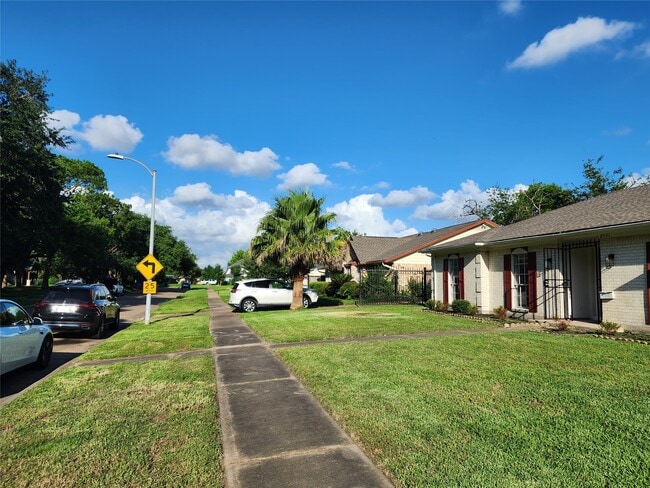 Photo - 8531 Hiawatha Dr