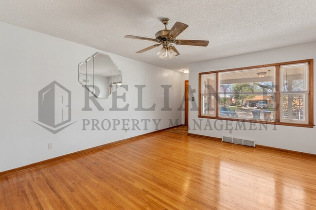 Photo - 1707 S Mission Rd