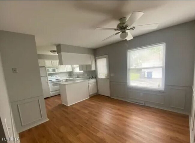 Photo - 3 br, 1.5 bath Condo - 5843 Cresthaven Lane A