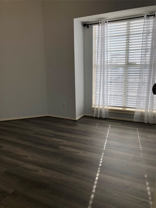 Photo - 921 Marine Dr