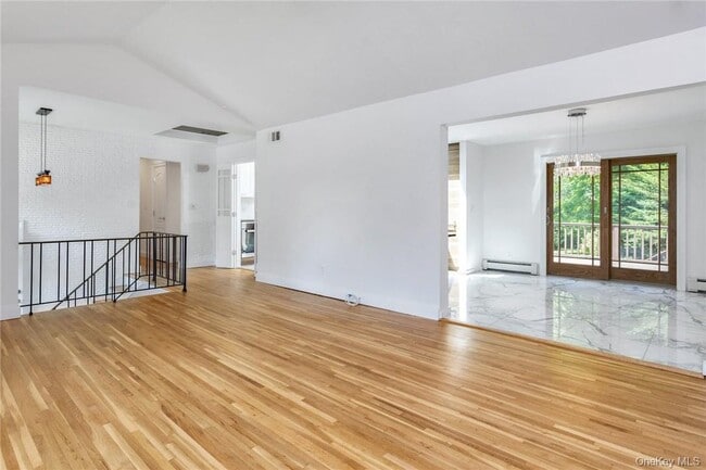 Photo - 5 Deerhill Ln