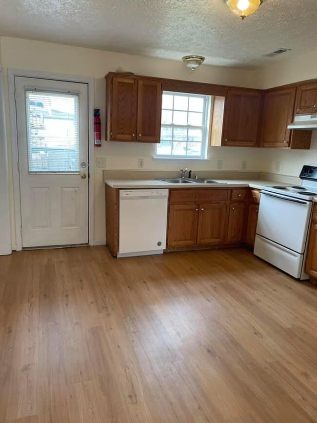 Building Photo - 805 Mark St Unit 4B
