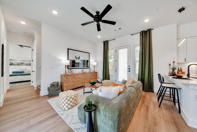Building Photo - 1601 Mustang Dr Rental