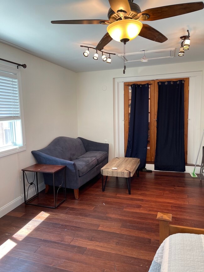 Photo - 618 Geranium St NW