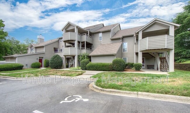 Building Photo - 2555 Stockbridge Dr