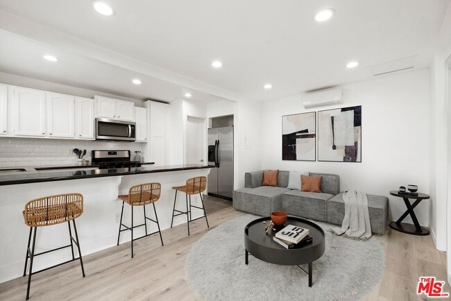 Building Photo - 927 Euclid St Unit B