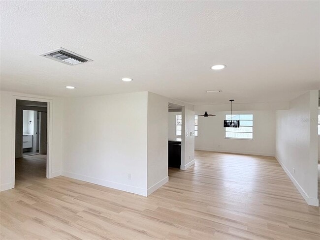 Photo - 8512 Longboat Ln