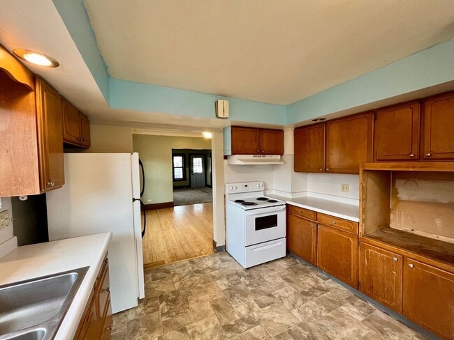 Building Photo - 1335 Prospect Ave Unit Front House