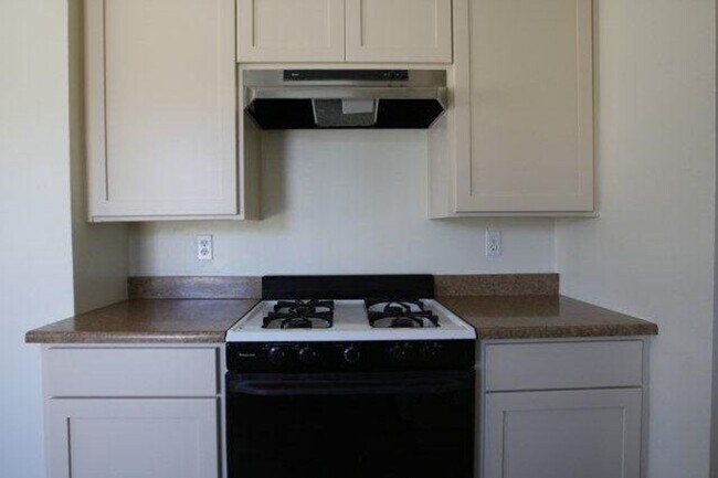 Photo - 4 Bedroom 2 Bathroom House in Quiet Neighborhood