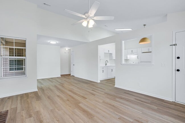 Photo - 3 Bedroom 2 Bathrooms in Sterling Creek - ...