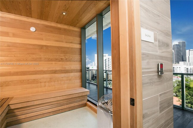 Photo - 201 SW 17th Rd Unidad 701