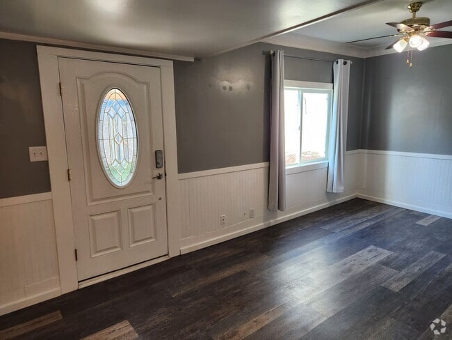 Building Photo - 920 Highland Ave Unit STO- 920 Highland Ave #B Rental