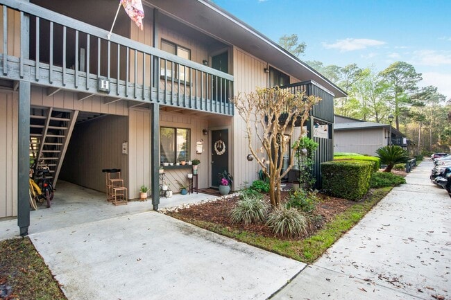 Building Photo - Beautiful First Floor Condo in Palmetto Co...