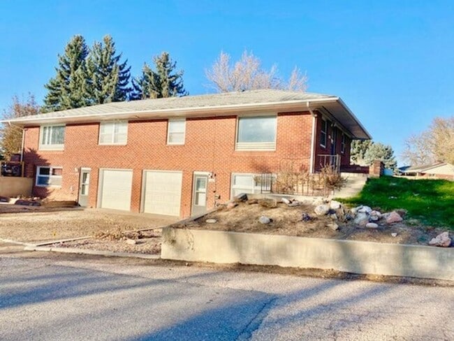 Building Photo - Large 2 bedroom, 2 bath Duplex with Attached 1 car garage in West Loveland, CO
