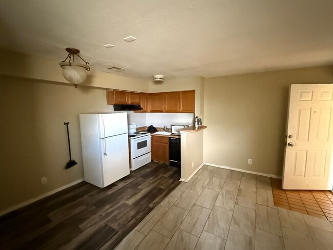 Photo - For lease! 1 bed, 1 bath condo