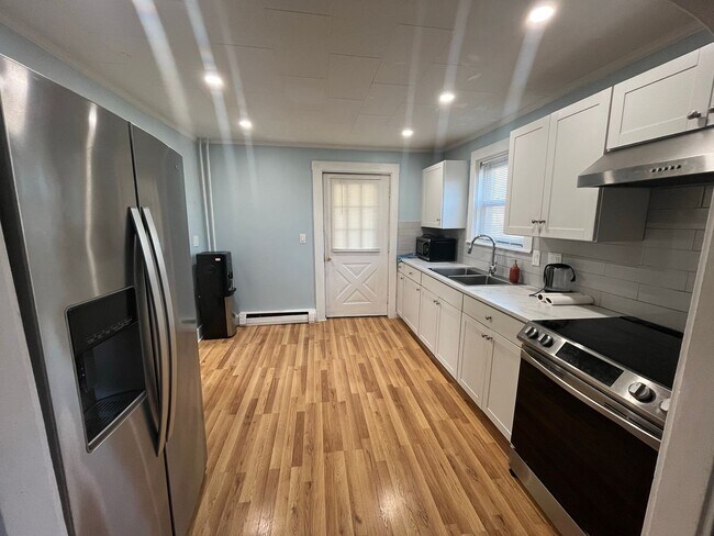 Building Photo - 326 Eastern Ave Unit 1 Rental