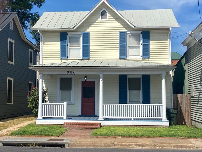 306 S East St