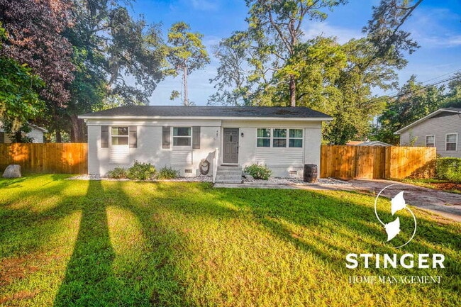 Building Photo - 907 Belleview Cir W Rental