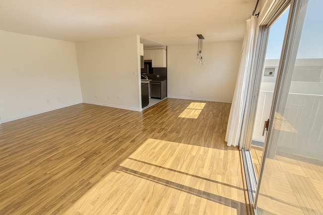 Building Photo - 960 Larrabee St Unit 312