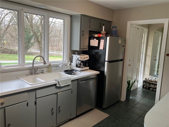 Photo - 4 Peachtree Ln