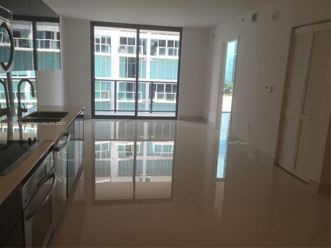 Photo - 31 SE 6th St Unidad 1106 Rental