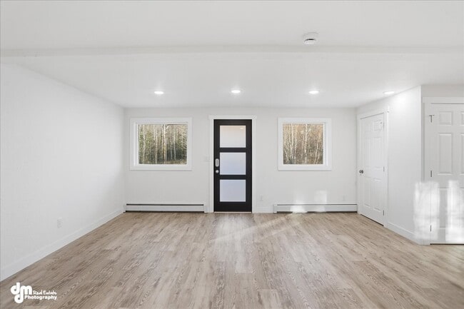 Building Photo - 701 N Lucille St Unit 4