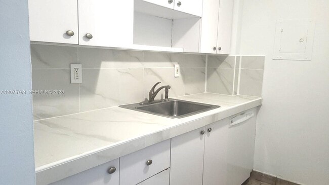 Photo - 2450 NE 135th St Unidad 206