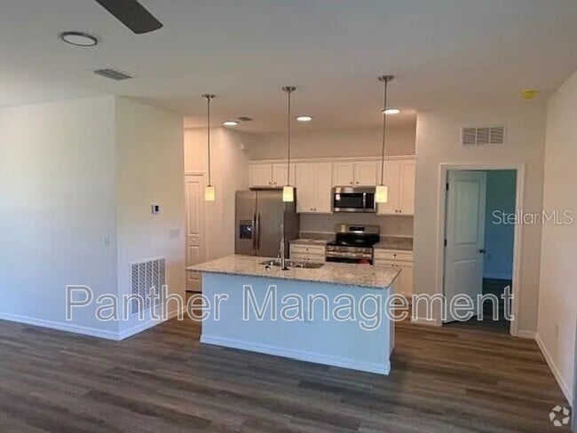 Building Photo - 300 Shaefer St Rental