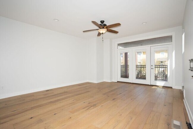 Photo - 2 Bedroom Townhome in Chatham Arch