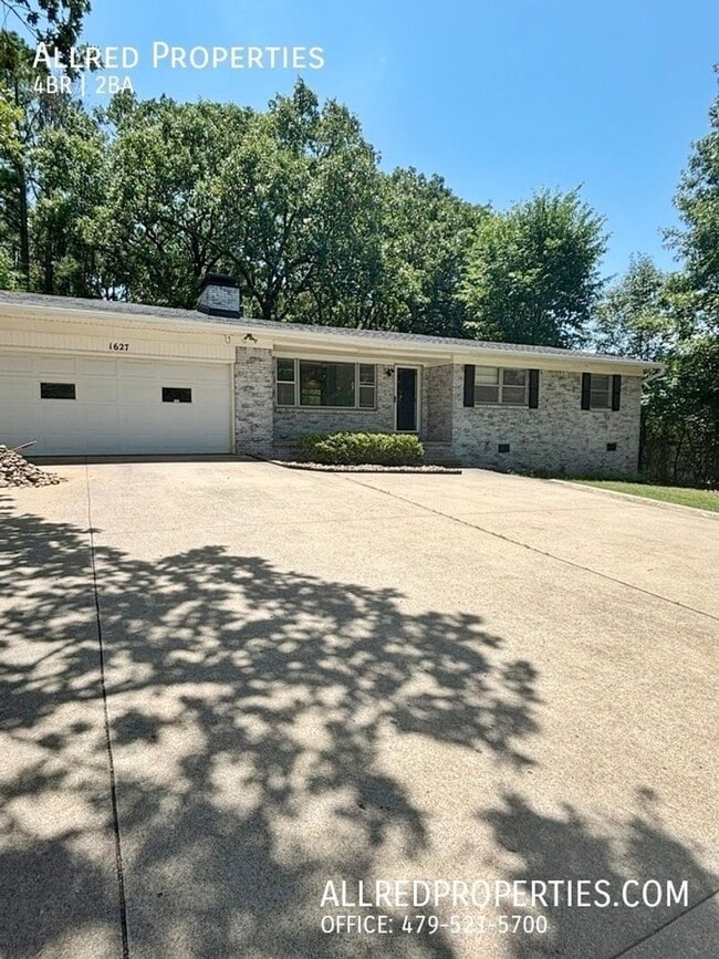 Photo - Move in special $500.00 off 1st month's re...