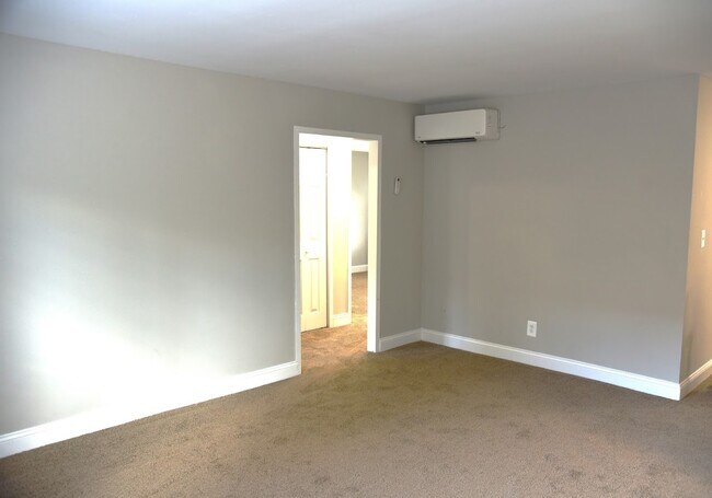 Hillwood Manor Apartments